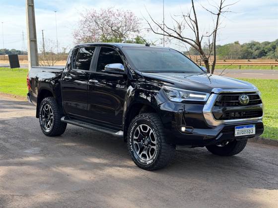 TOYOTA HILUX 2.8 D-4D TURBO DIESEL CD SRX 4X4 AUTOMÁTICO TOYOTA HILUX 2.8 D-4D TURBO DIESEL CD SRX 4X4 AUTOMÁTICO
